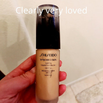 Photo of Shiseido Synchro Skin Glow Luminizing Fluid Foundation Broad Spectrum SPF 20 uploaded by Taryn D.