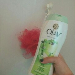 Photo of Olay Fresh Outlast Crisp Pear & Fuji Apple Body Wash uploaded by Katie S.