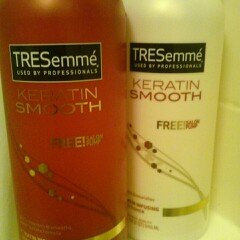 Photo of TRESemmé Keratin Smooth Shampoo uploaded by Deimarys C.