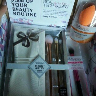 Photo of Real Techniques: Bold Metals Collection Spotlight Essentials Holiday Set uploaded by julia h.
