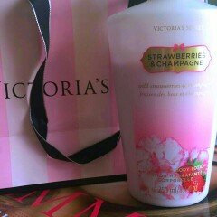 Photo of Victoria's Secret Strawberries And Champagne Body Lotion uploaded by claudia s.