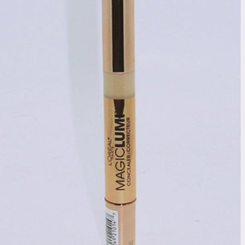 Photo of L'Oréal Paris MAGIC by Studio Secrets Magic Lumi Highlighting Concealer uploaded by Laura F.