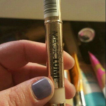 Photo of L'Oréal Paris MAGIC by Studio Secrets Magic Lumi Highlighting Concealer uploaded by charisse c.