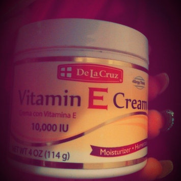 Photo of De La Cruz Vitamin E Cream 4 oz - Crema Con Vitamina E uploaded by Mayra M.