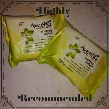 Photo of Aveeno® Active Naturals Positively Radiant Makeup Removing Wipes uploaded by Laura M.