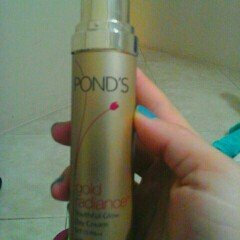 Photo of POND's Gold Radiance Facial Foam uploaded by ANDREA R.