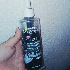 Photo of Garnier SkinActive Clean+ Shine Control Cleansing Gel uploaded by Laura V.