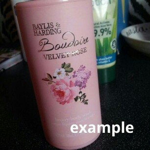 Photo of Baylis and Harding Boudoire Velvet Rose Vanity Case Set uploaded by JooJoo M.