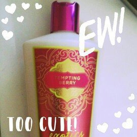 Photo of Victoria's Secret Strawberries And Champagne Body Lotion uploaded by Anyela M.