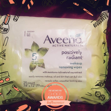 Photo of Aveeno® Active Naturals Positively Radiant Makeup Removing Wipes uploaded by Ashley H.
