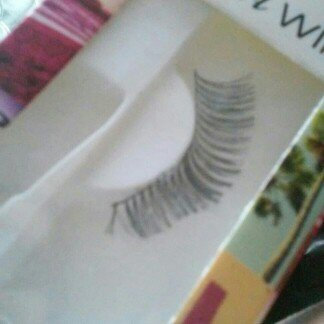 Photo of wet n wild Shredding the Fringe False Lashes uploaded by jenny l.