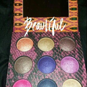 Photo of BH Cosmetics Baked Eyeshadow Palette uploaded by Emelie G.