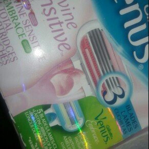 Photo of Gillette Venus Divine Sensitive Razor uploaded by Amanda H.