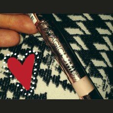 Photo of L'Oréal Paris MAGIC by Studio Secrets Magic Lumi Highlighting Concealer uploaded by Shawna S.