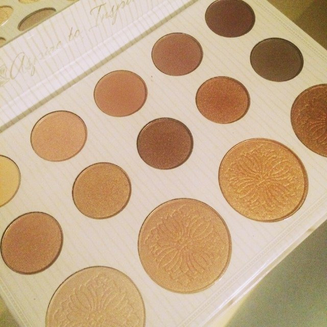 BH Cosmetics Carli Bybel Deluxe Edition 21 Color Eyeshadow & Highlighter Palette