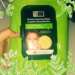 Photo of Global Beauty Care Retinol Makeup Cleaning Wipes uploaded by Nathalia D.