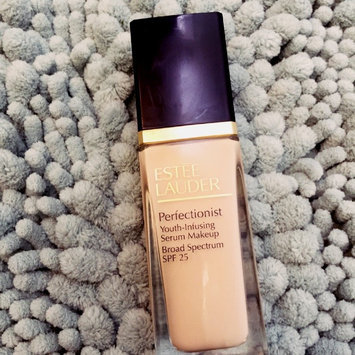 Photo of Estée Lauder Perfectionist Youth-Infusing Serum Makeup SPF 25 uploaded by Julie L.