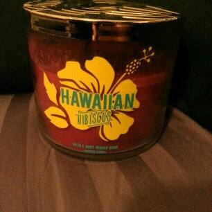 Photo of Bath & Body Works Scented 3 Wick Candle 14.5 Oz Hawaiian Hibiscus uploaded by Kirsten B.