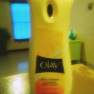 Photo of Olay Ultra Moisture In-shower Body Lotion uploaded by Nilza P.