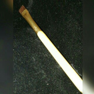 Photo of Benefit Cosmetics Hard Angle / Definer Brush uploaded by Monique B.