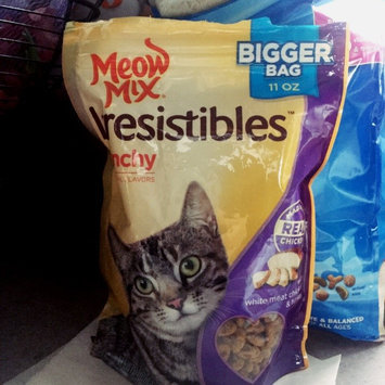 Photo of Meow Mix Irresistibles Crunchy White Meat Chicken and Turkey Cat uploaded by Ana J.