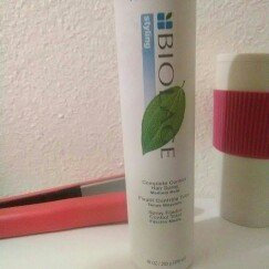 Photo of Matrix Biolage Styling Complete Control Fast-Drying Hairspray uploaded by Esmeralda C.