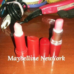 Photo of Maybelline Moisture Extreme Lipstick uploaded by Maria J.