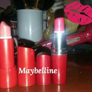 Photo of Maybelline Moisture Extreme Lipstick uploaded by Maria J.