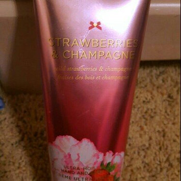 Photo of Victoria's Secret Strawberries And Champagne Body Lotion uploaded by Katherine J.