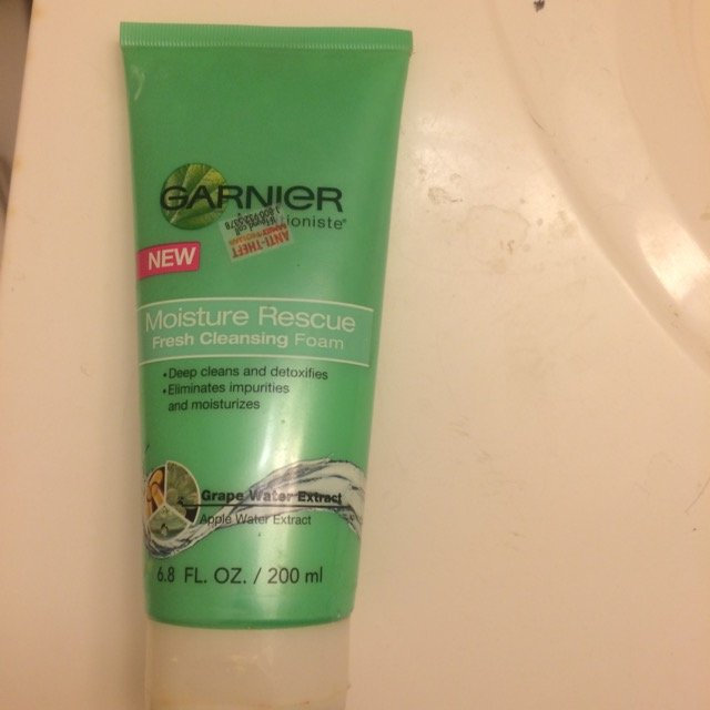 Garnier Nutritioniste Moisture Rescue Fresh Cleansing Foam