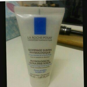 Photo of La Roche-Posay Physiological Scrub uploaded by member-ae2757b4f