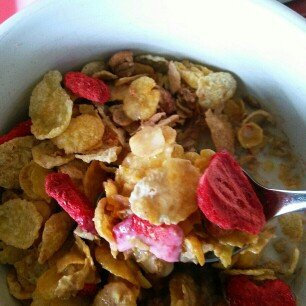 Photo of Post Foods, LLC HNY BNCH OAT STRWBRY 16.5OZ uploaded by Theresa H.