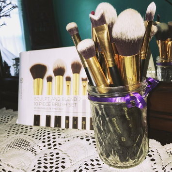 Photo of BH Cosmetics Sculpt and Blend 10 Piece Brush Set uploaded by Rayyan O.