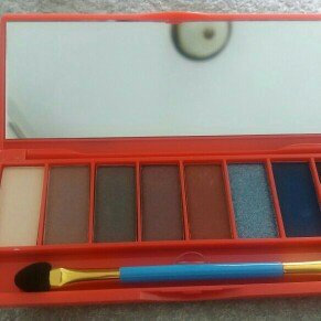 Photo of Wonder Woman Paradise Eye-Land Eyeshadow Set, 8 shades, .27 oz uploaded by Stephanie R.
