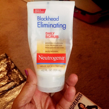 Photo of Neutrogena® Blackhead Eliminating Daily Scrub uploaded by Shakera A.