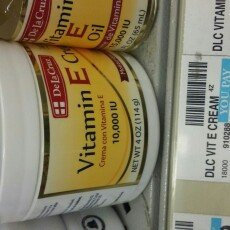 Photo of De La Cruz Vitamin E Cream 4 oz - Crema Con Vitamina E uploaded by Emmylee G.
