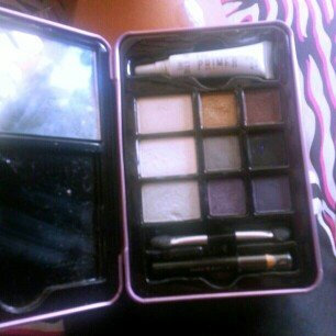 Photo of Hard Candy Look Pro! Tin Smokey Eyes Smokey Eyeshadow Palette uploaded by Memorie m.