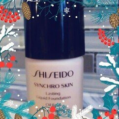Photo of Shiseido Synchro Skin Glow Luminizing Fluid Foundation Broad Spectrum SPF 20 uploaded by Ruth D.