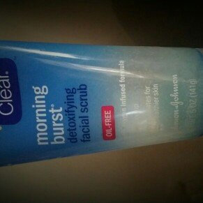 Photo of Clean & Clear® Morning Burst® Detoxifying Facial Scrub uploaded by roxana g.