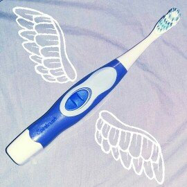 Photo of Crest Spinbrush Classic uploaded by Deidre P.