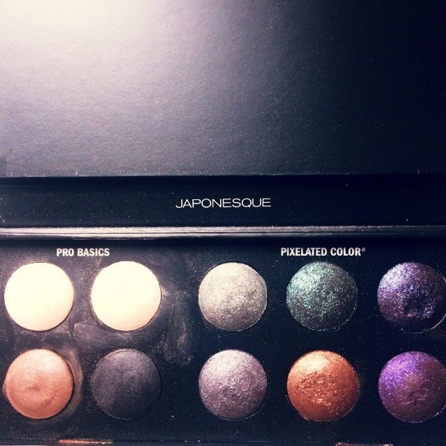 JAPONESQUE Pixelated Color Eye Shadow Palette