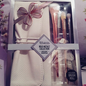 Photo of Real Techniques: Bold Metals Collection Spotlight Essentials Holiday Set uploaded by Aaliya B.