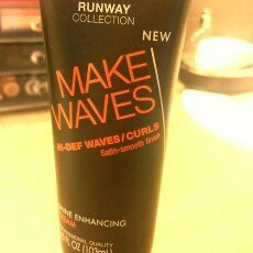 Photo of TRESemmé Expert Selection Make Waves Shine Enhancing Cream uploaded by Lupe G.