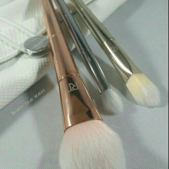 Photo of Real Techniques: Bold Metals Collection Spotlight Essentials Holiday Set uploaded by Tione R.