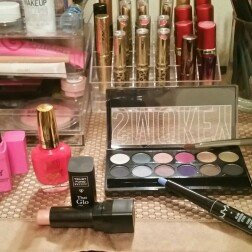 Photo of CITY COLOR Barely Exposed Eye Shadow Palette Day/Night uploaded by sara t.