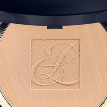 Photo of Estée Lauder Double Wear Stay-in-Place Powder Makeup uploaded by Gloria S.