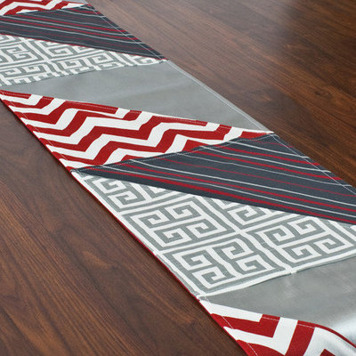 Chooty & Co. Red White and Grey Triangle Pieced Runner (1' x 5'6)