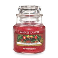 Yankee CandleA HousewarmerA Red Apple Wreatha ¢ Small Classic Candle Jar