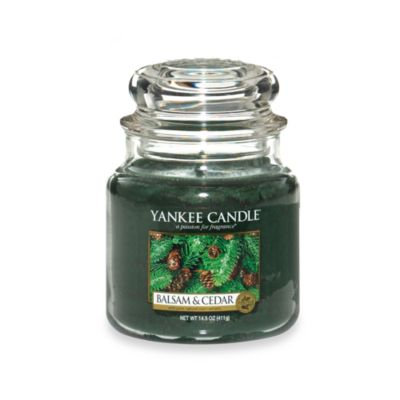 Yankee CandleA HousewarmerA Balsam and Cedara ¢ Medium Classic Candle Jar