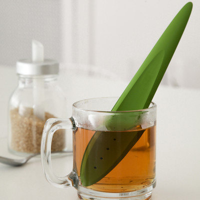 Kikkerland Leaf Tea Scoop and Infuser
